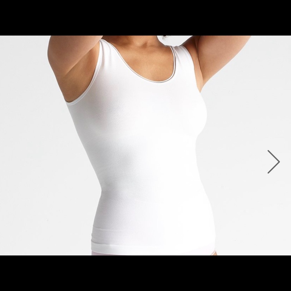 White Yummie seamless 2 way shaping tank